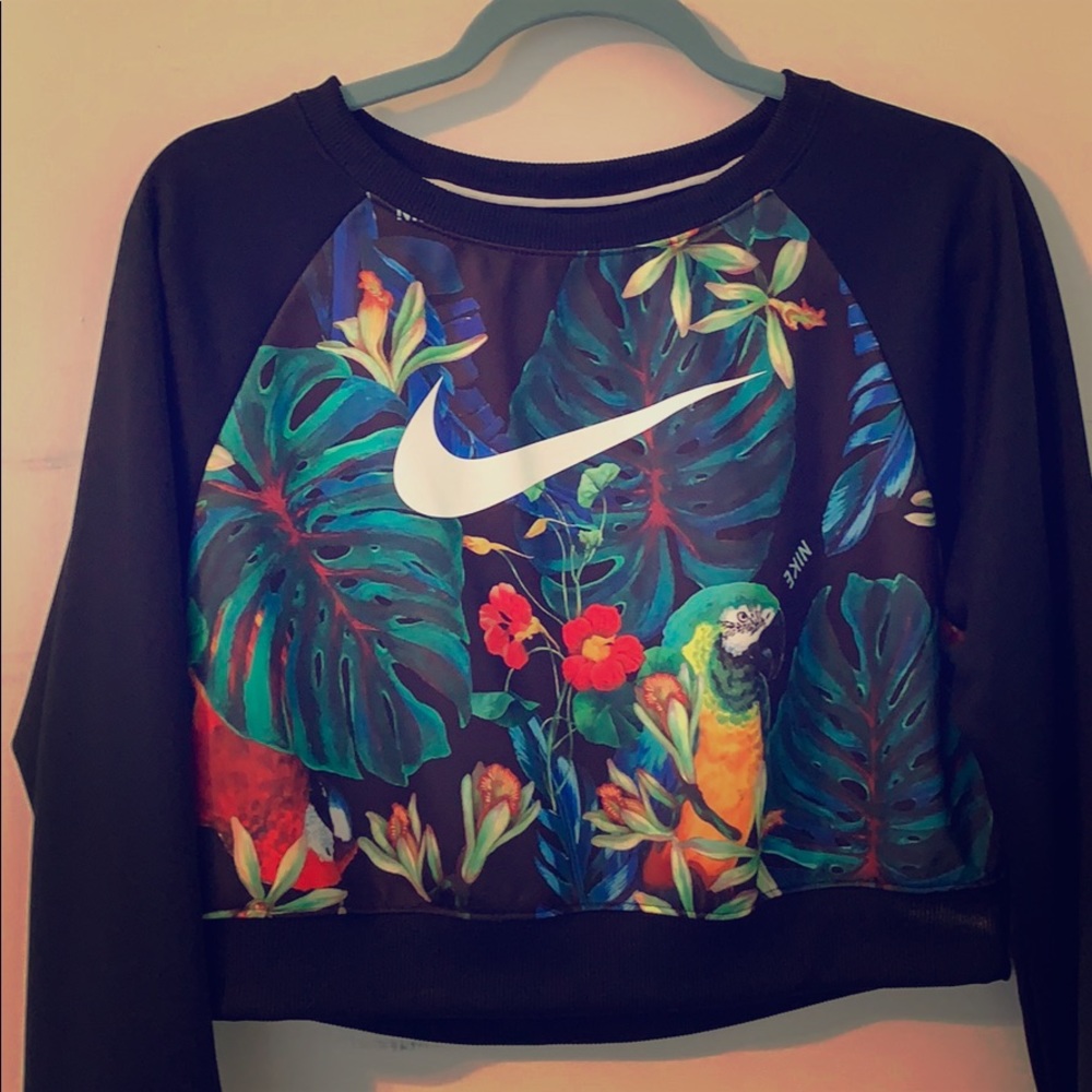 Nike top